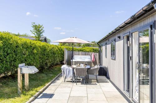 Hazel Lodge 27 Roadford Lake Lodges — 4-Star Luxury Hotel in Lifton, United Kingdom
