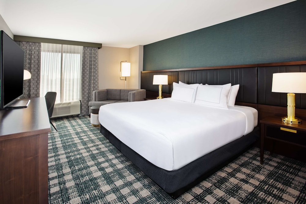 DoubleTree by Hilton Lansing - photo 2