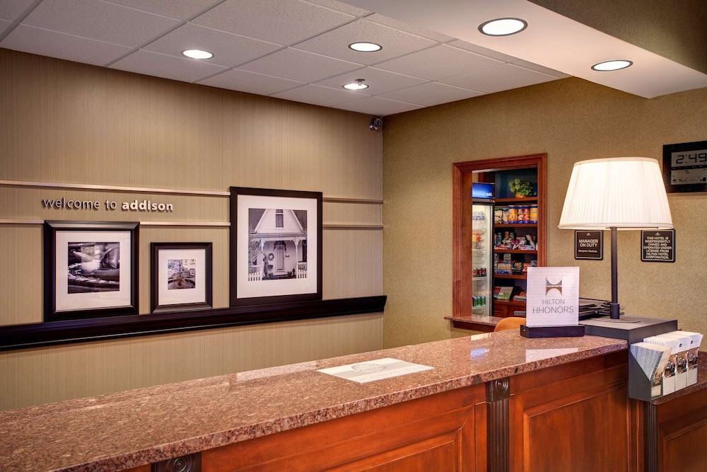 Hampton Inn & Suites Addison - photo 2