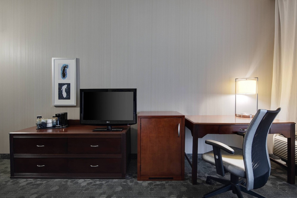 Courtyard by Marriott Grand Rapids Airport - photo 9