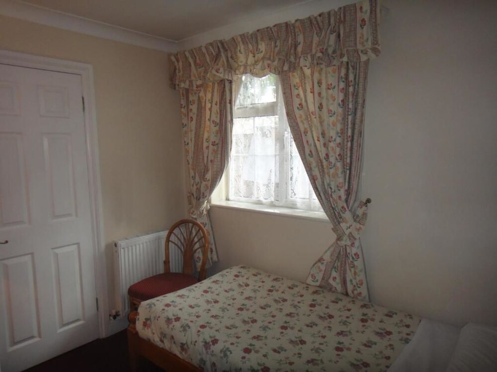 Gibtel Lodge And Cafe 4997432 — Colnbrook