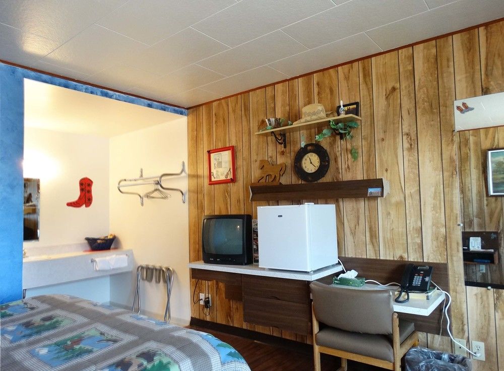 Blue and White Motel - photo 9