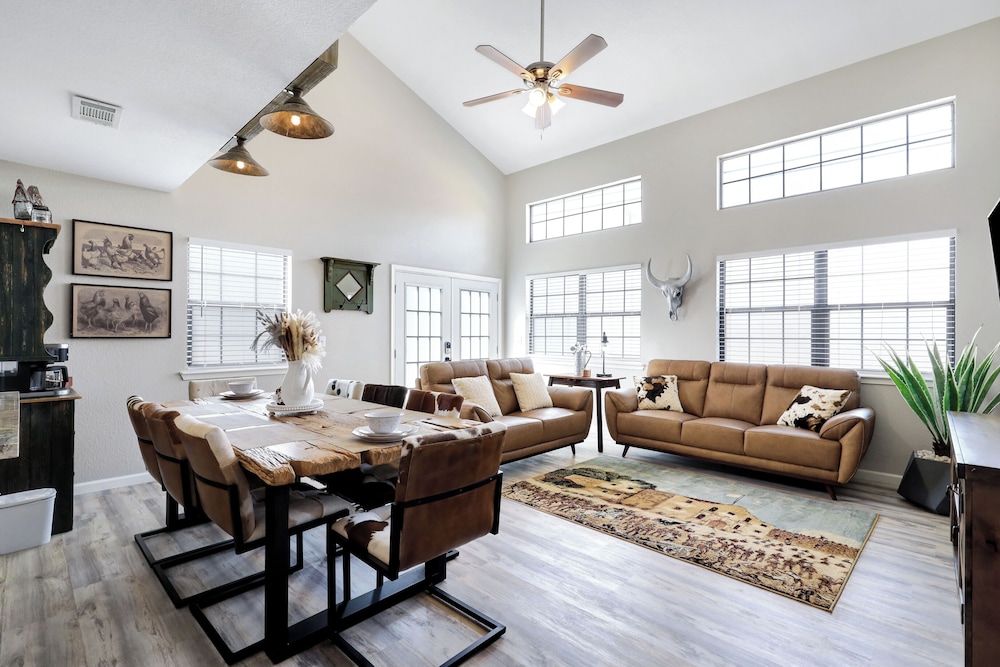 Longhorn Landing in Canyon Lake, United States