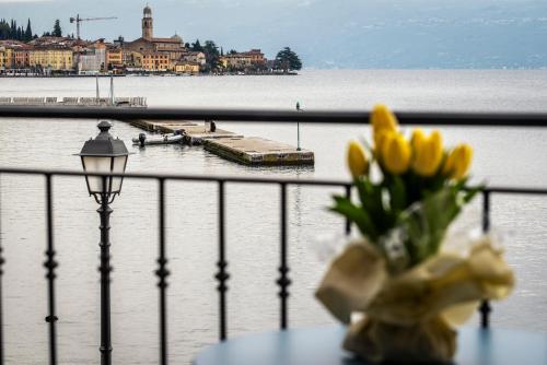 Casa Mari Fronte Lago — 4-Star Luxury Hotel in Salo, Italy
