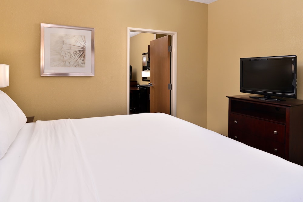 Comfort Inn & Suites Sharonville Cincinnati North - photo 6