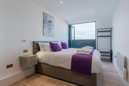 Central Penthouse with Hot Tub & Views 22 — 4-Star Luxury Hotel in Cheltenham, United Kingdom