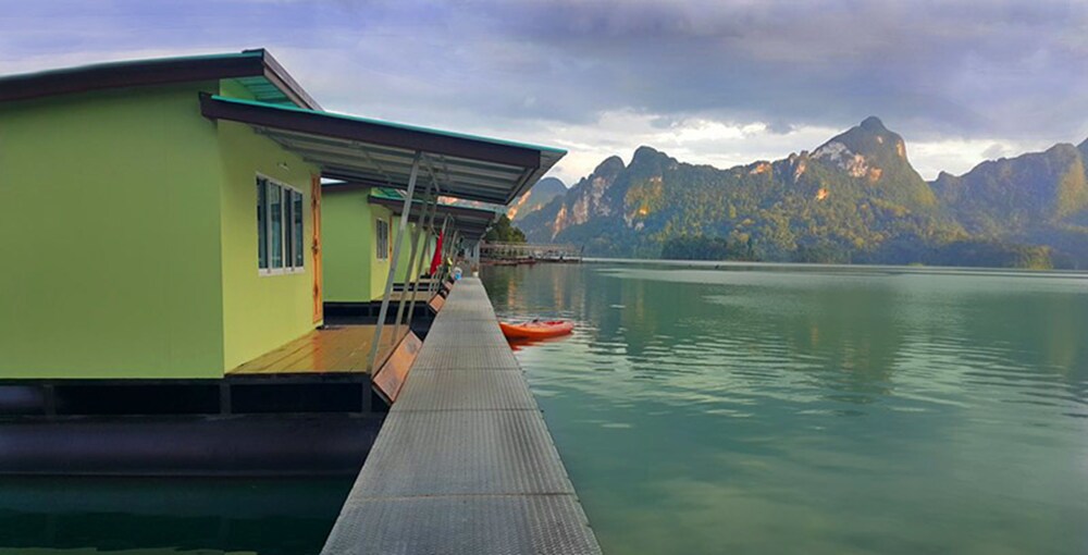 Smiley Lakehouse in Phanom, Thailand