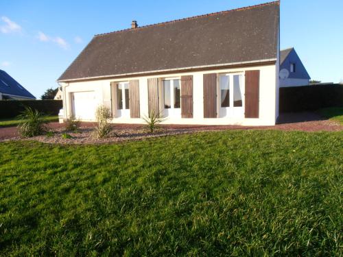 Maison charmante à Portbail avec jardin et vue mer — 4-Star Luxury Hotel in Portbail, France