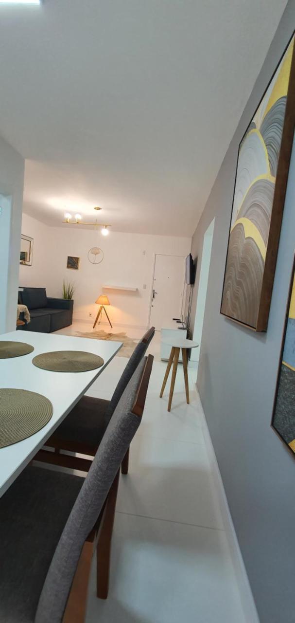 Apartamento Remodelado Novo a cuadra del mar Patio privado parking para auto pequeño medio — 4-Star Luxury Hotel in Balneario Camboriu, Brasil