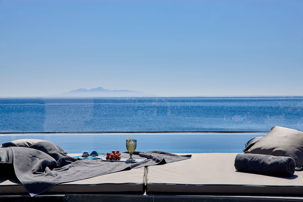 Incognito Villa — 4-Star Luxury Hotel in Agia Paraskevi, Greece