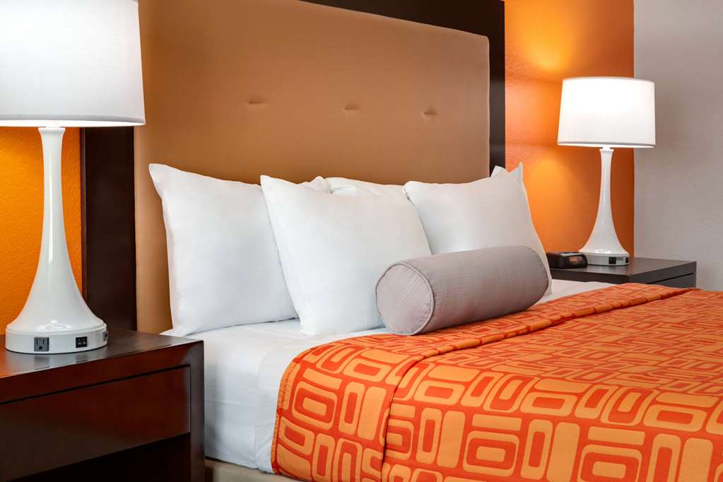Howard Johnson by Wyndham Harrisonburg - photo 8