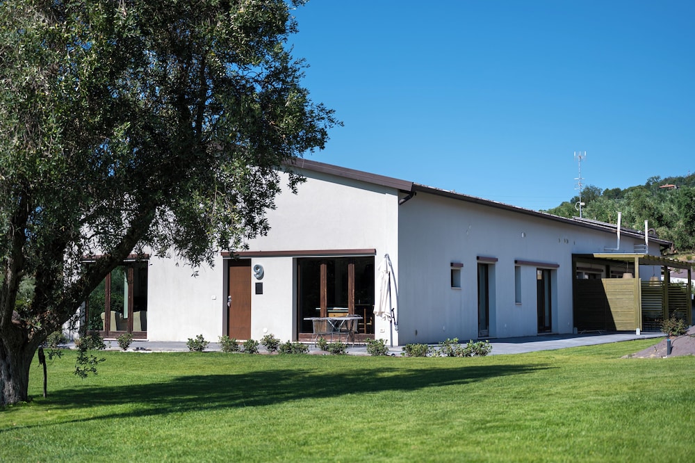 A3Passi Agriturismo tra gli Ulivi — 4-Star Luxury Hotel in Ancona, Italy