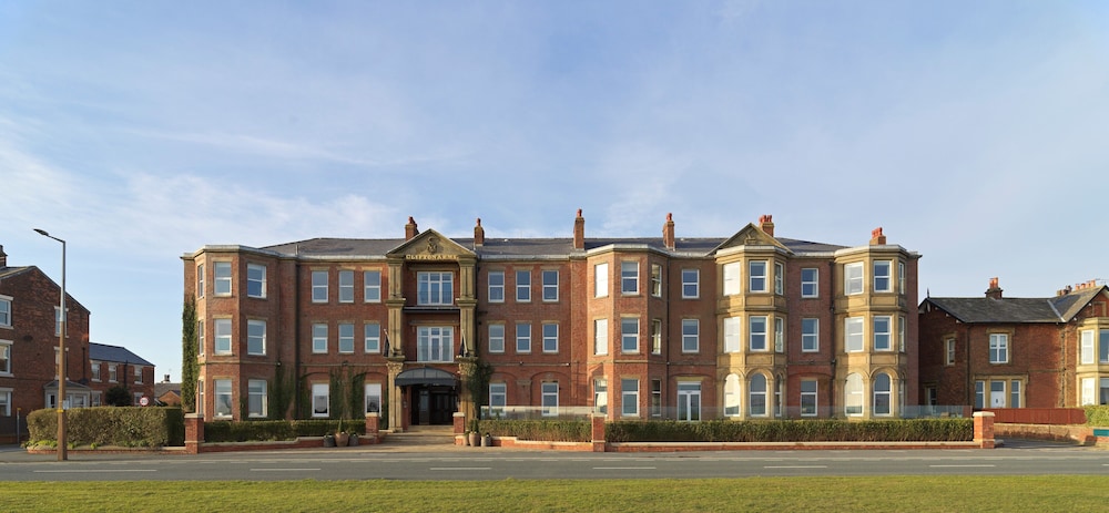 Clifton Arms Hotel — Lytham St Annes — photo 2