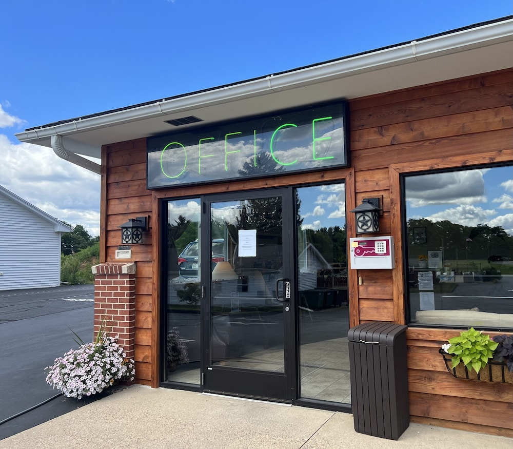 All Star Inn & Suites - photo 3