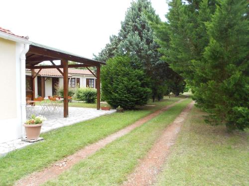 Le Logis De La Garenne — hotel in Mortagne-Sur-Gironde