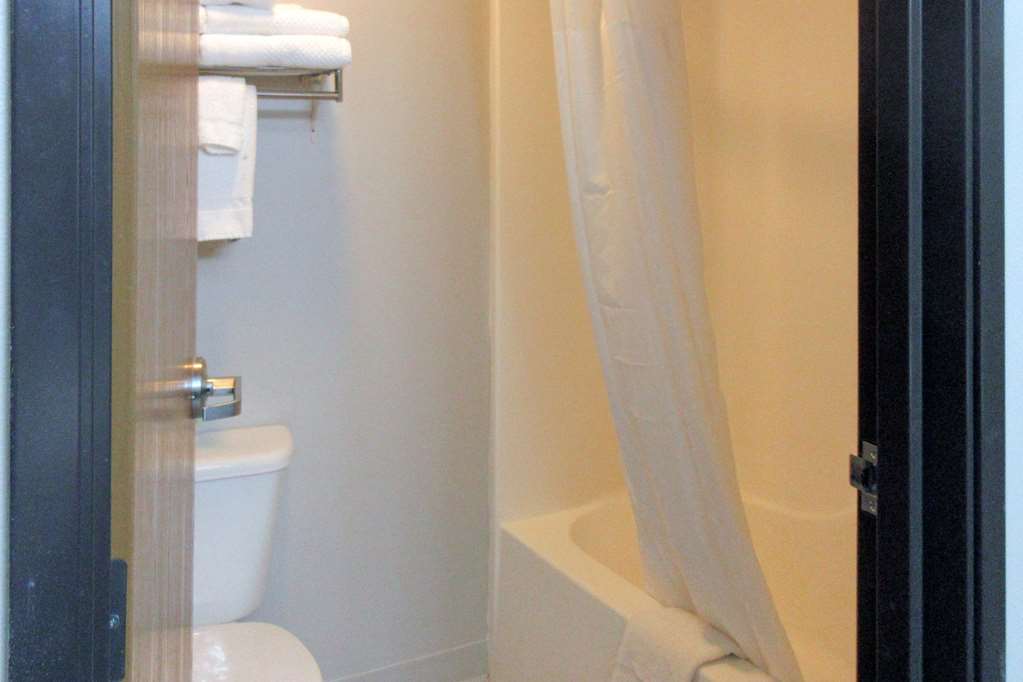 Rodeway Inn Salina - photo 14