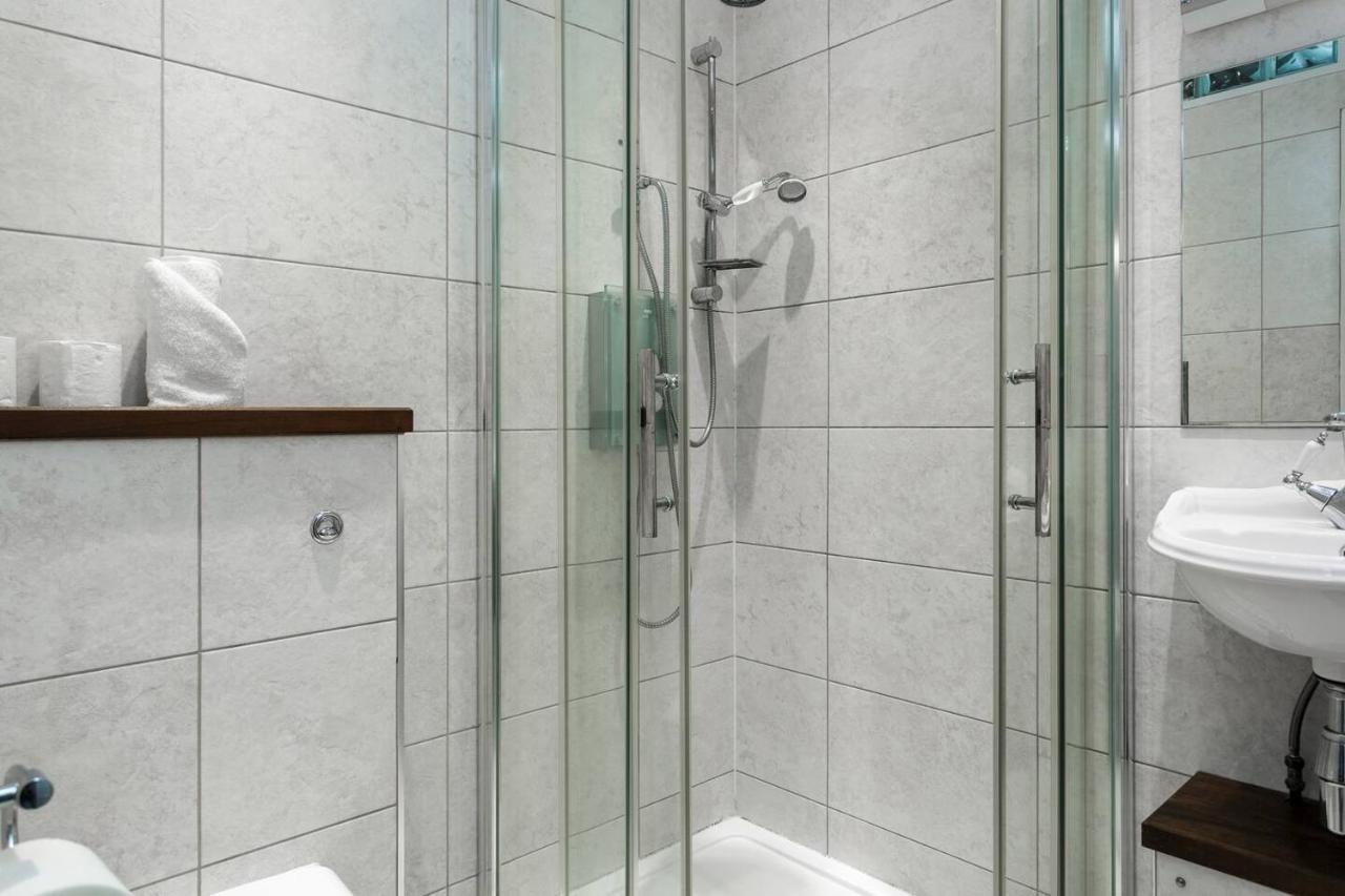 Ferryman Studio Apartments — 4-Star Luxury Hotel in Portsmouth, United Kingdom