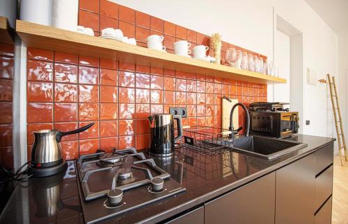 Chic 2BR Center Apt with View By Wehost