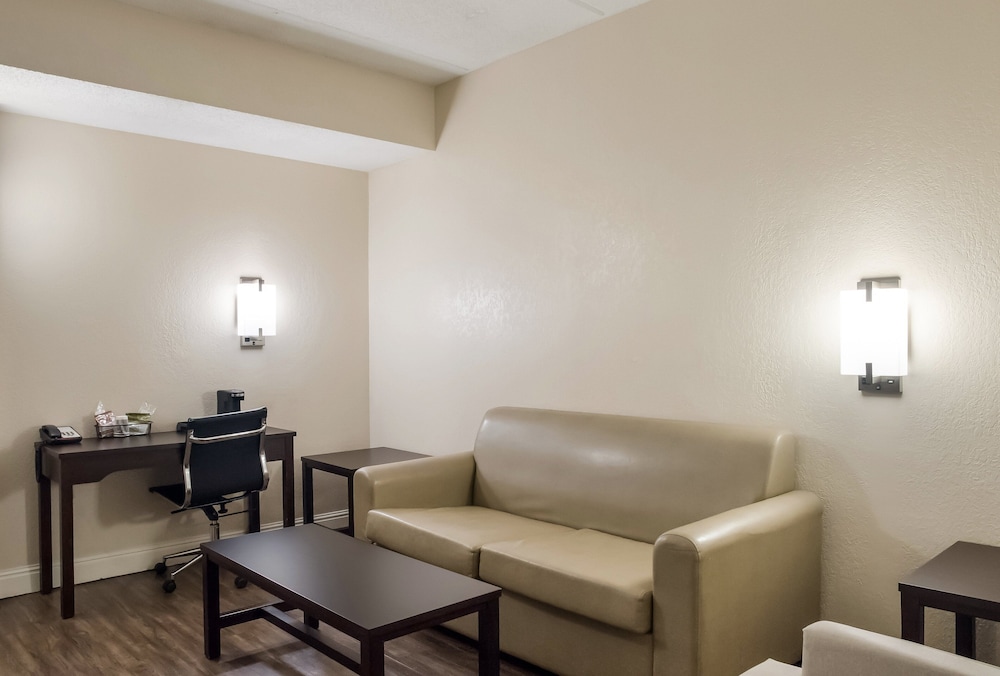 Red Roof Inn Tupelo - photo 30