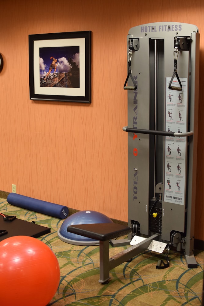 Holiday Inn Express Hotel & Suites Pratt by IHG - photo 16