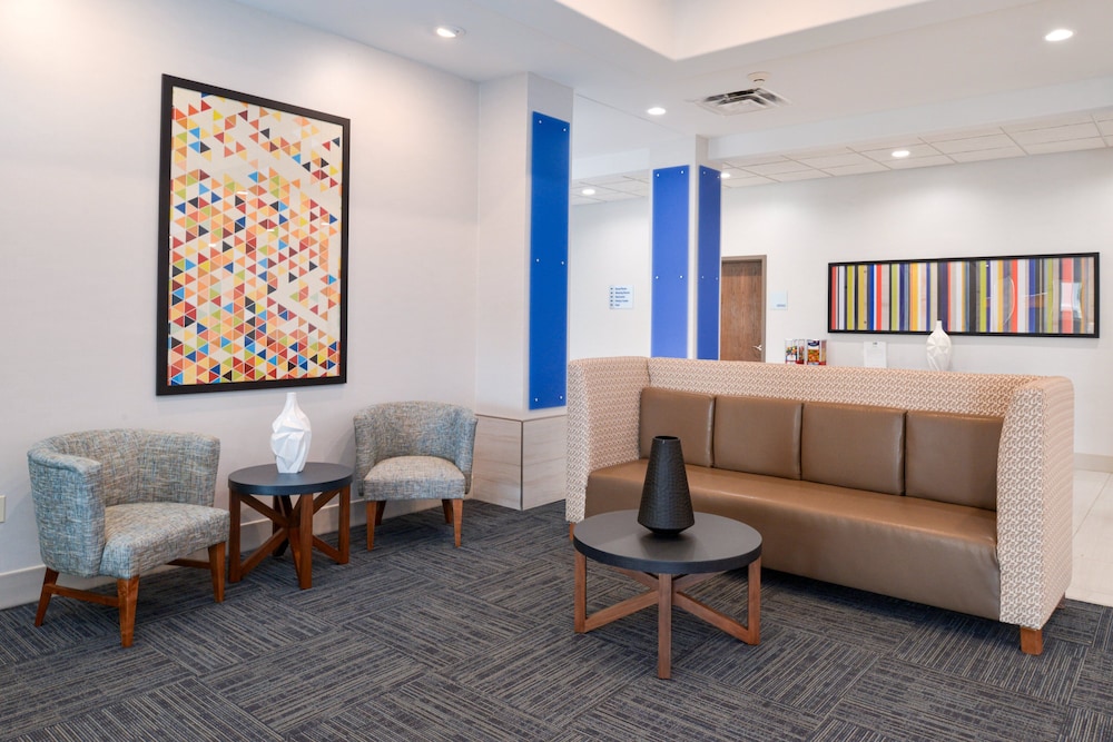 Holiday Inn Express & Suites Pueblo North an IHG Hotel - photo 3