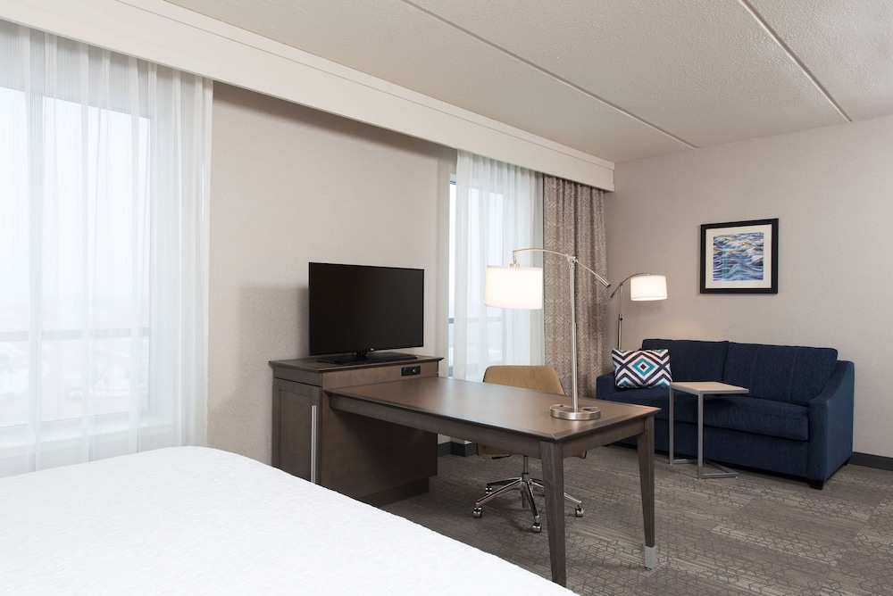 Hampton Inn & Suites Grand Rapids Downtown - photo 34