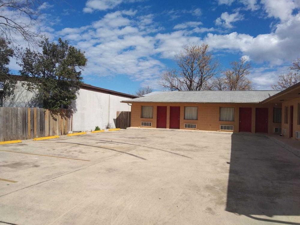 American Motel - photo 17