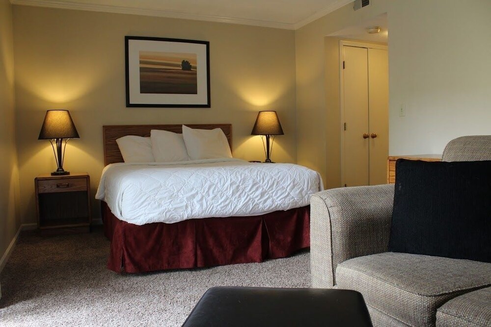 Sterling Hotel and Suites - photo 35