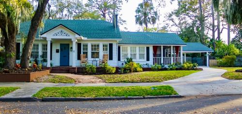 The Moody Manor Luxurious Home Recently Renovated Close to Beach and Downtown — 4-Star Luxury Hotel in Saint Augustine, United States