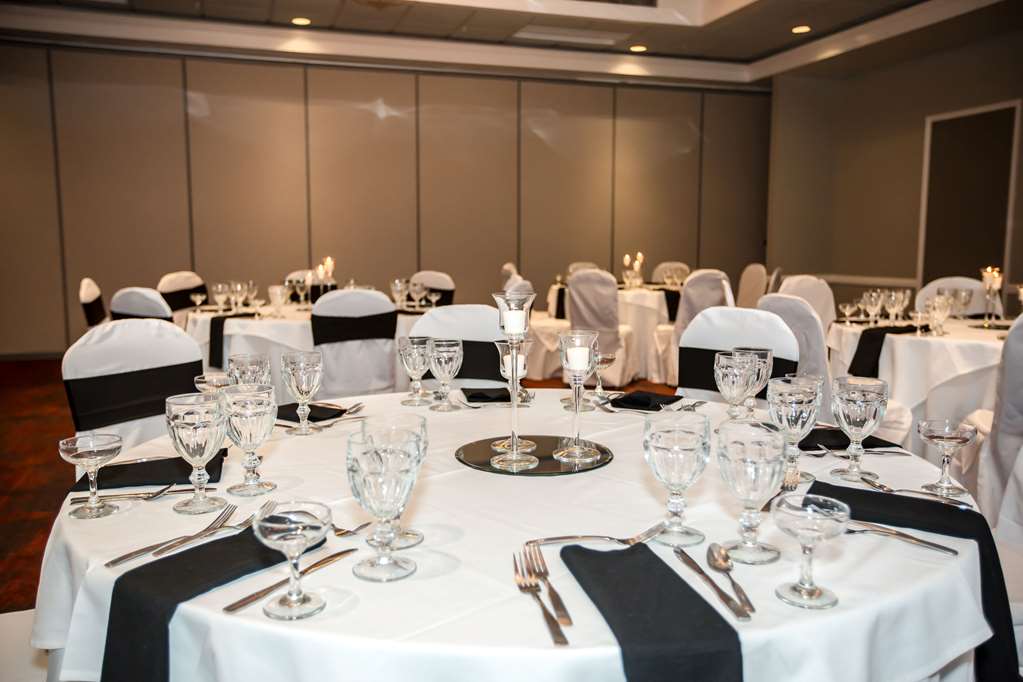 Ramada Hotel & Conference Center by Wyndham Jacksonville - photo 36