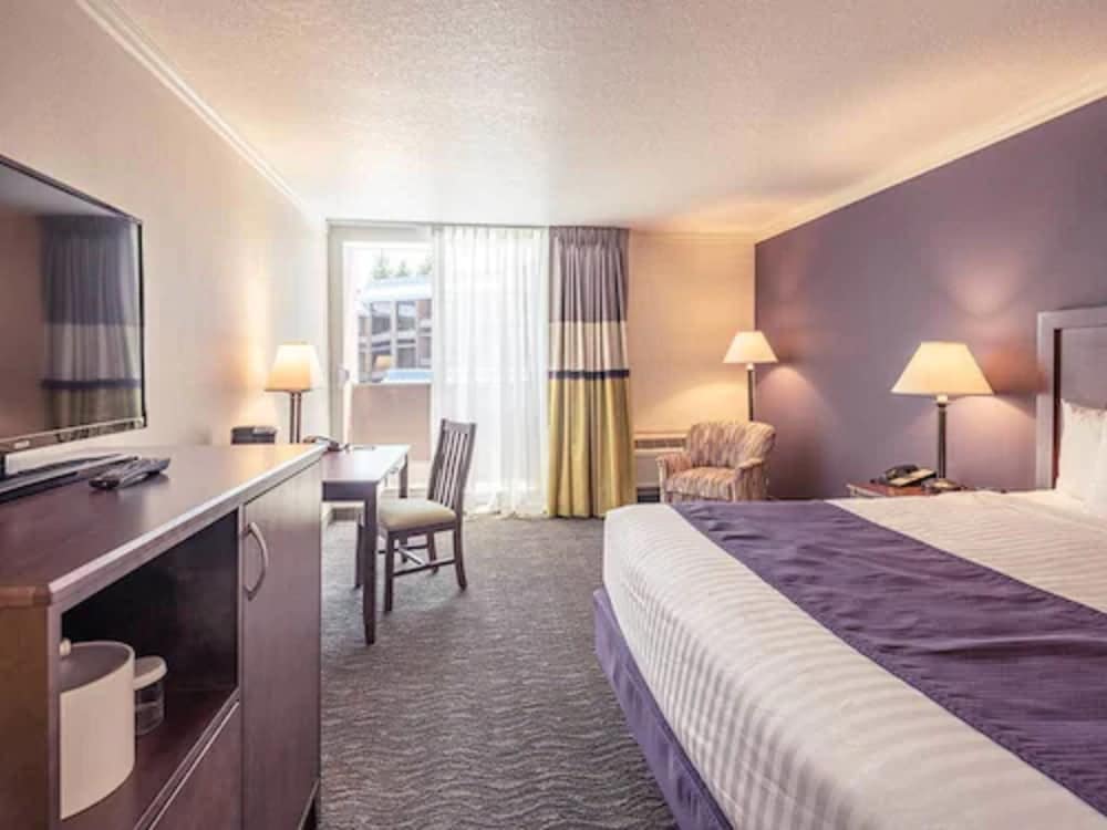 University Place Hotel & Conference Center - photo 9