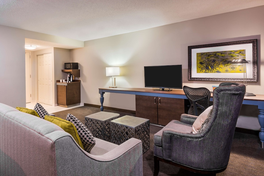 Hilton Garden Inn Westbury - photo 18