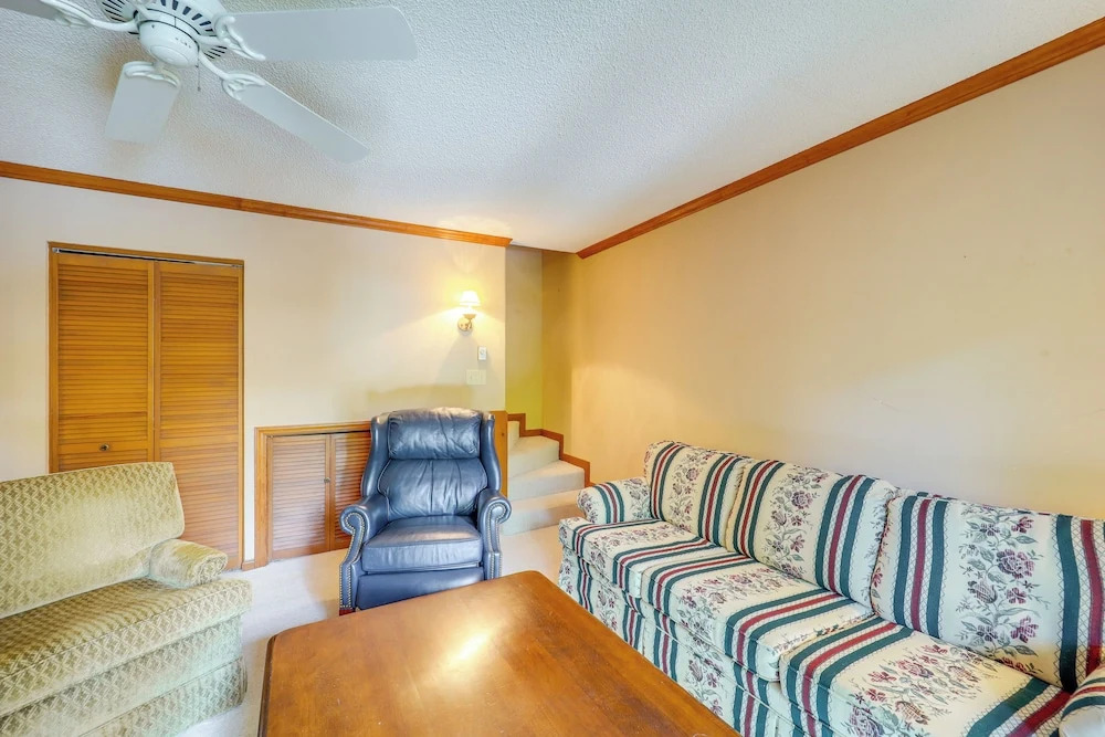 Half Mi To Sugar Mtn Resort Condo with Balcony - photo 2