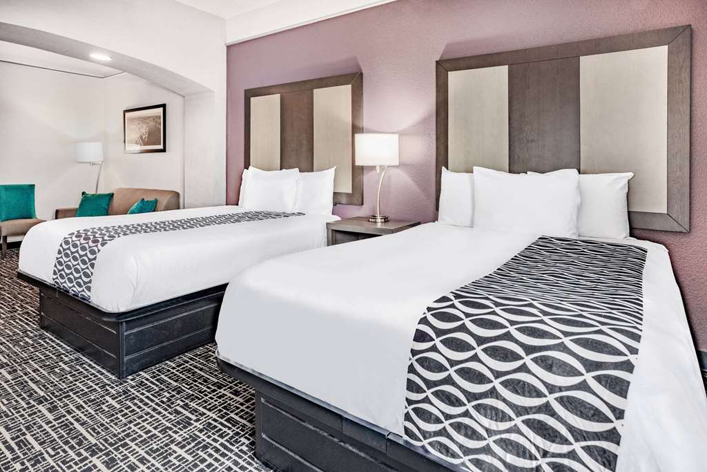 La Quinta Inn & Suites by Wyndham Norfolk - photo 12