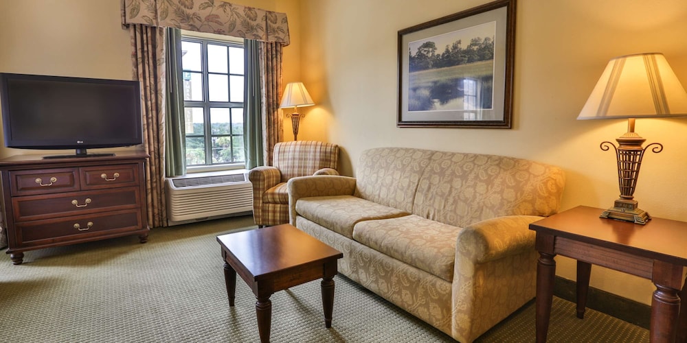 Hampton Inn and Suites Savannah Historic District - photo 33