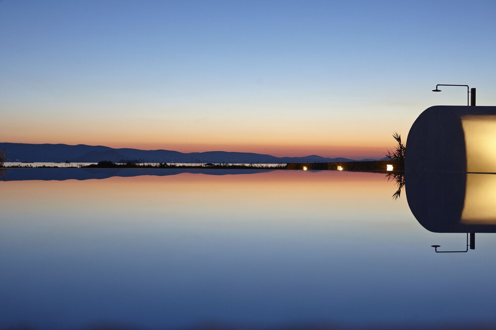 Aqua Breeze Villas Naxos — 4-Star Luxury Hotel in Naxos, Greece