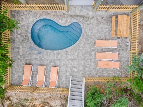 Giant Jim's Beachfront Inn - photo 7