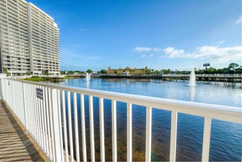 Laketown Wharf 535 By Aneliya - photo 44