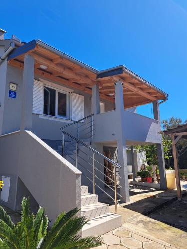Robinzon kuća Niko - last minute hotel in Zadar