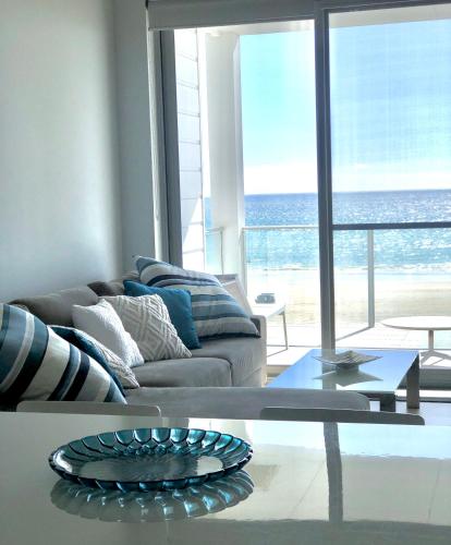 Luxury beachfront apartment — 4-Star Luxury Hotel in Moana, Australia