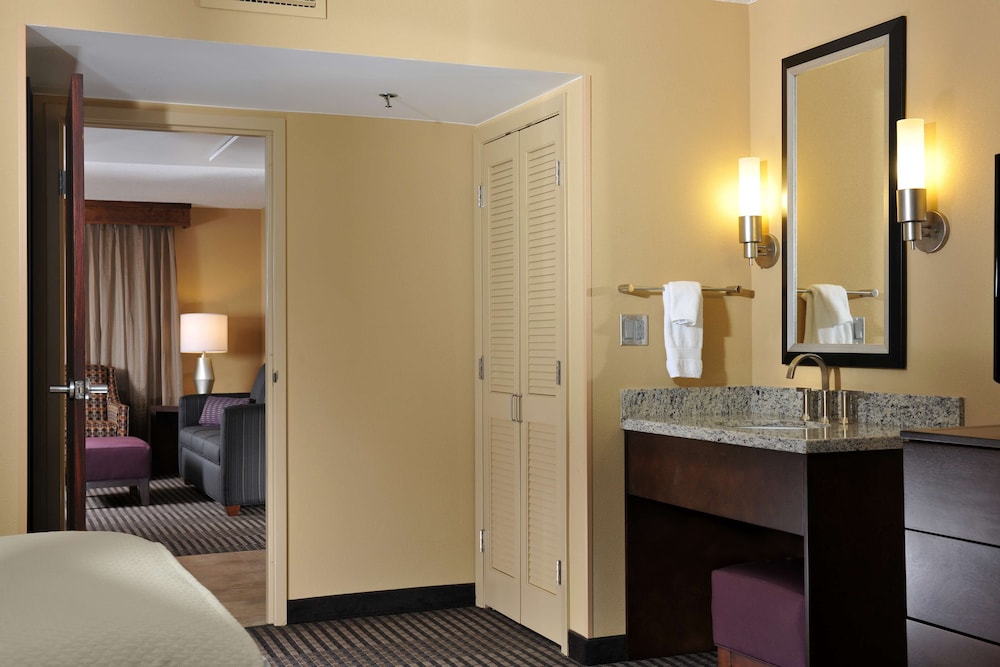Embassy Suites Hotel Des Moines Downtown - photo 11