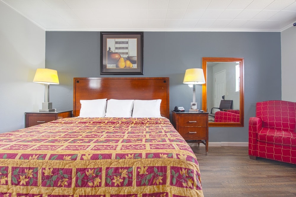 Oyo Hotel Mcalestar Ok S Main St - photo 13