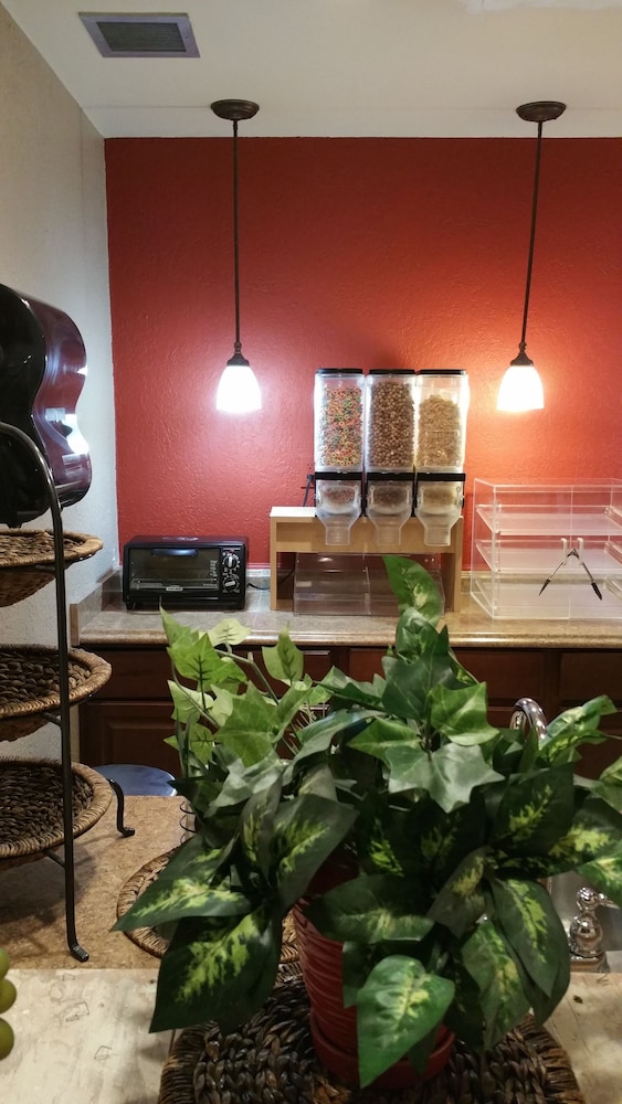 Mariposa Hotel - photo 5