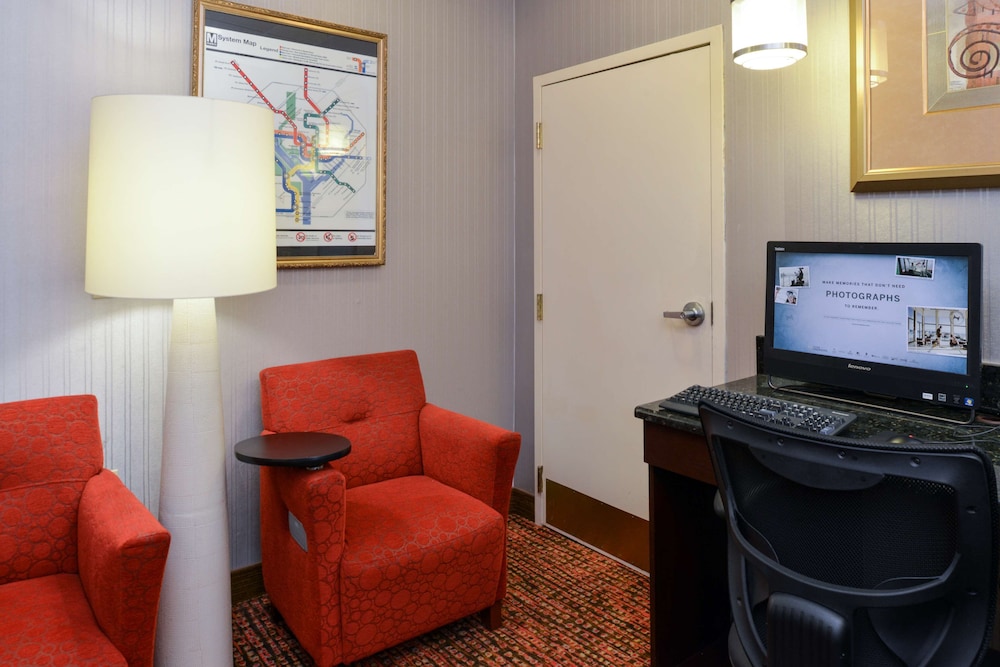 Hampton Inn College Park - photo 55