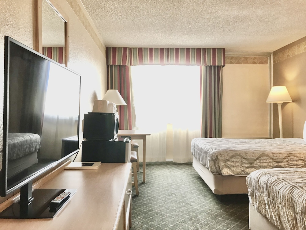 Brentwood Inn & Garden - photo 4