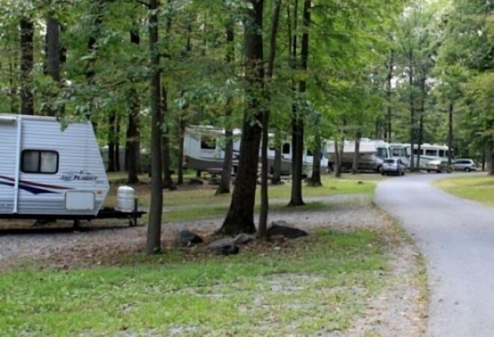 PA Dutch Country RV Resort Caravan Park - photo 10