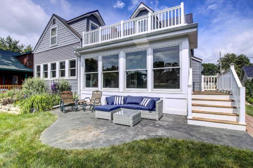 New Lake Winnebago Waterfront Retreat — Oshkosh