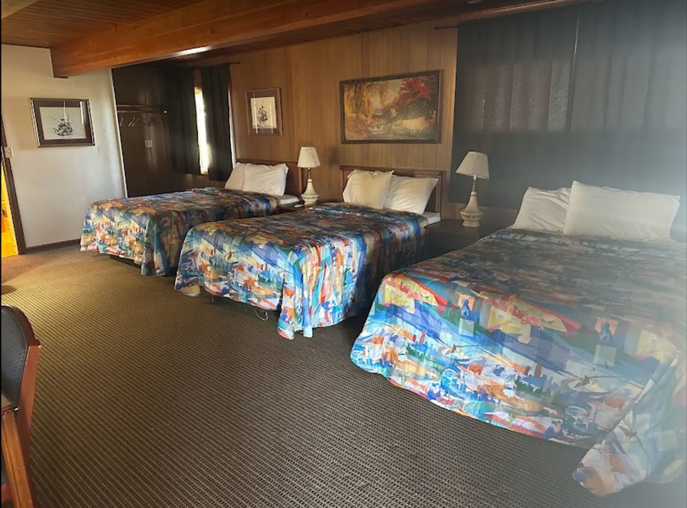 Love Hotels Western Holiday by OYO at Harlan Lake NE - photo 10