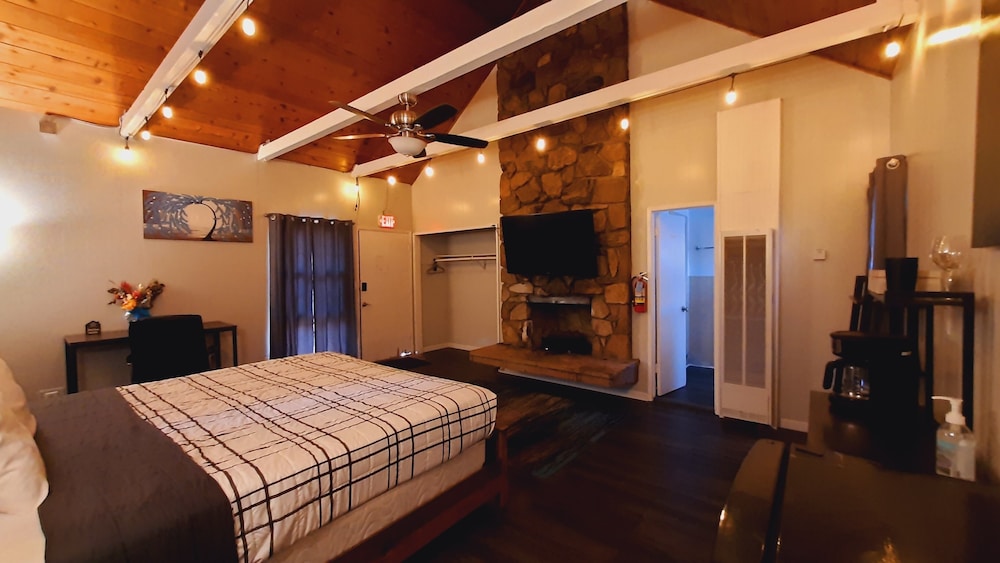 Sherwood Arms Motel - photo 12