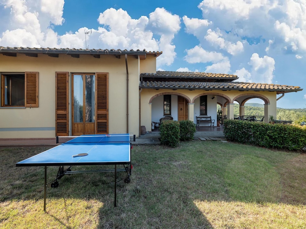 Scenic Retreat Pergine Valdarno — 4-Star Luxury Hotel in Pergine Valdarno, Italy